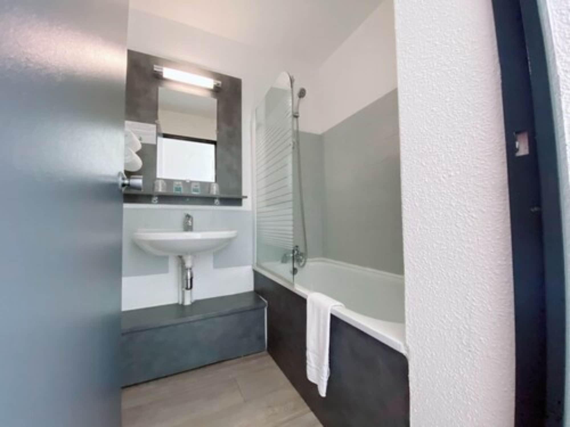 Hotel The Originals City, Ariane, Sud Labege